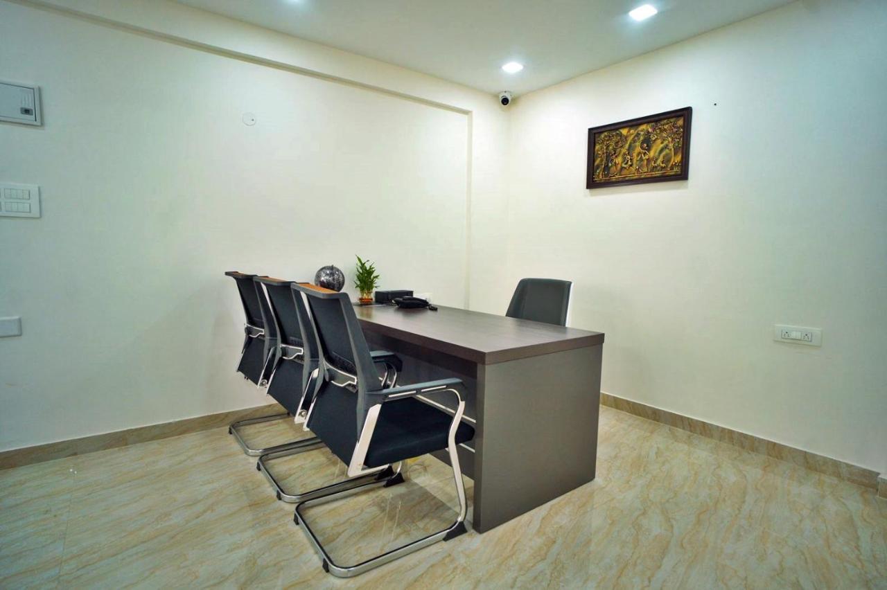 Hotel Sterling Inn Bangalore International Airport Yelahanka Esterno foto