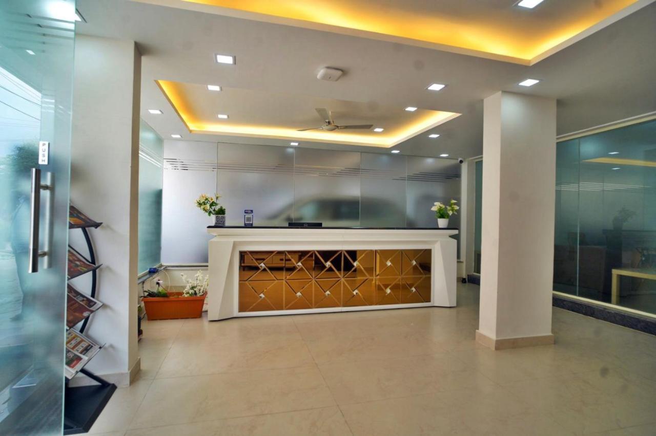 Hotel Sterling Inn Bangalore International Airport Yelahanka Esterno foto