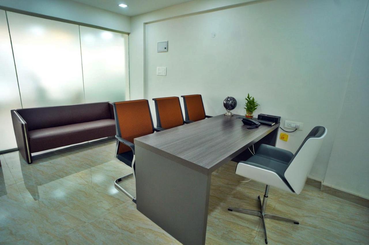 Hotel Sterling Inn Bangalore International Airport Yelahanka Esterno foto