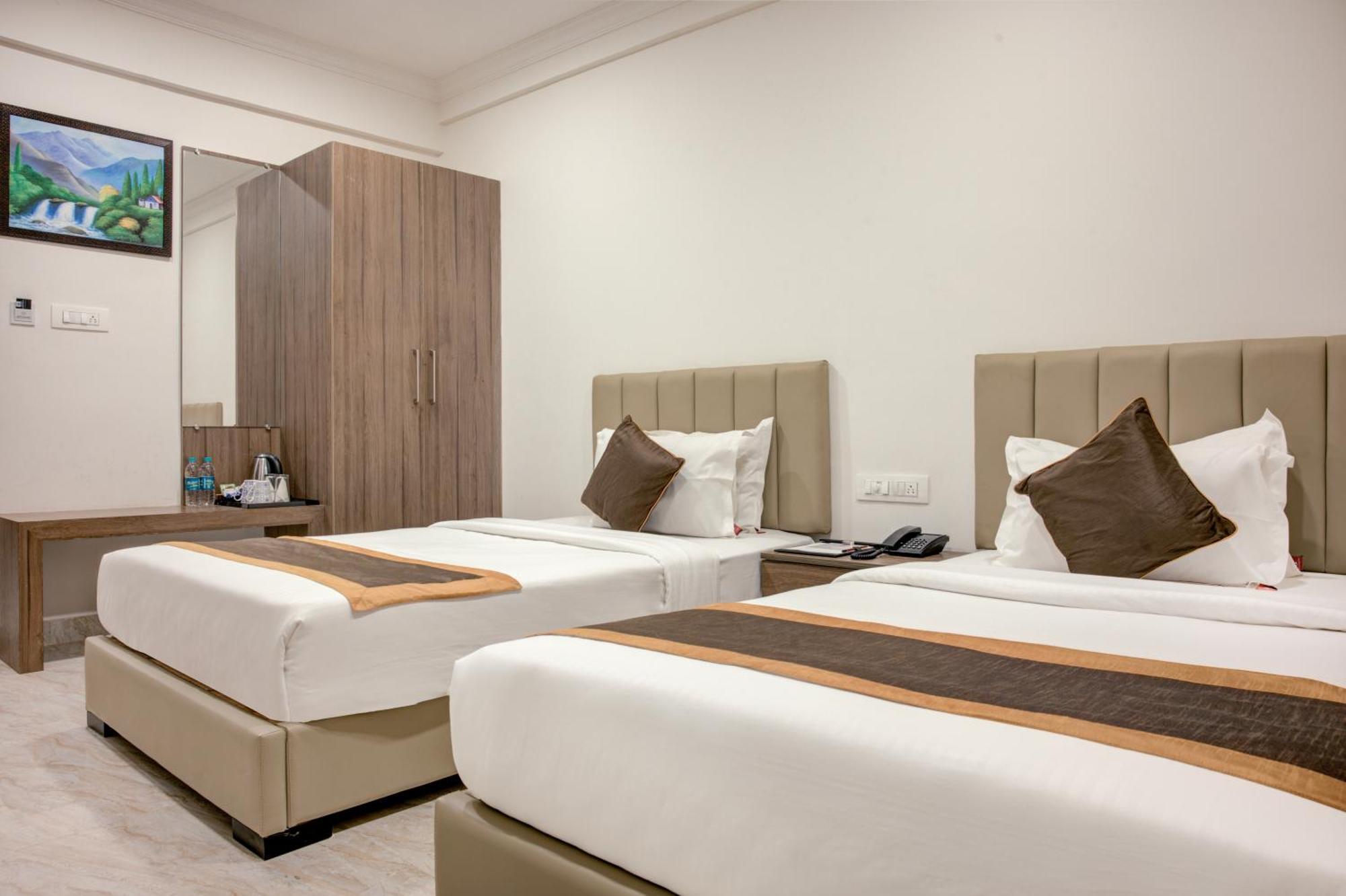 Hotel Sterling Inn Bangalore International Airport Yelahanka Esterno foto
