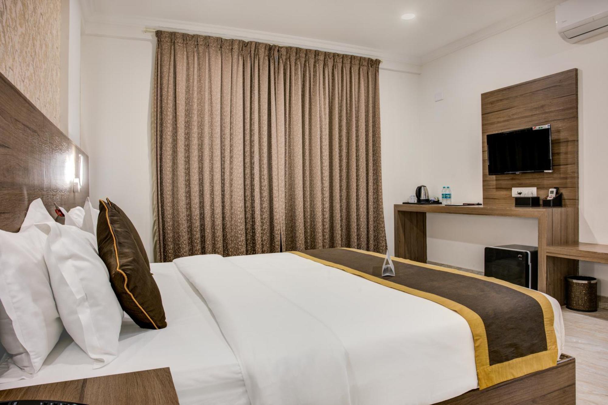 Hotel Sterling Inn Bangalore International Airport Yelahanka Esterno foto