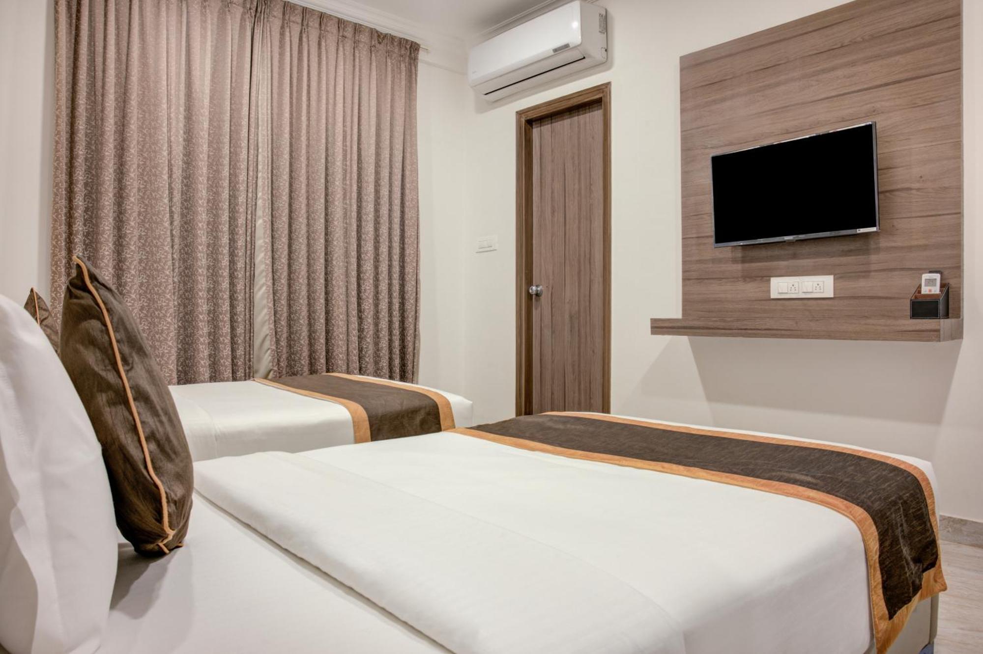 Hotel Sterling Inn Bangalore International Airport Yelahanka Esterno foto