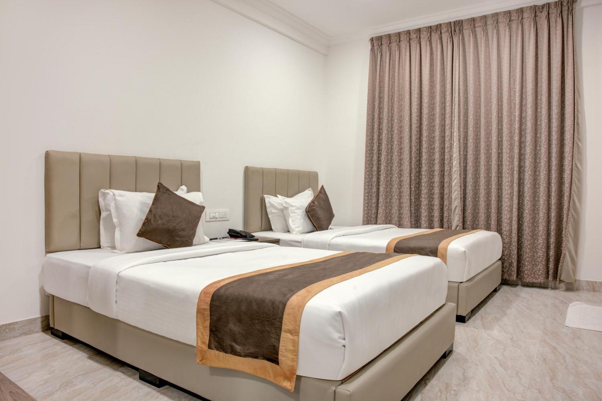 Hotel Sterling Inn Bangalore International Airport Yelahanka Esterno foto