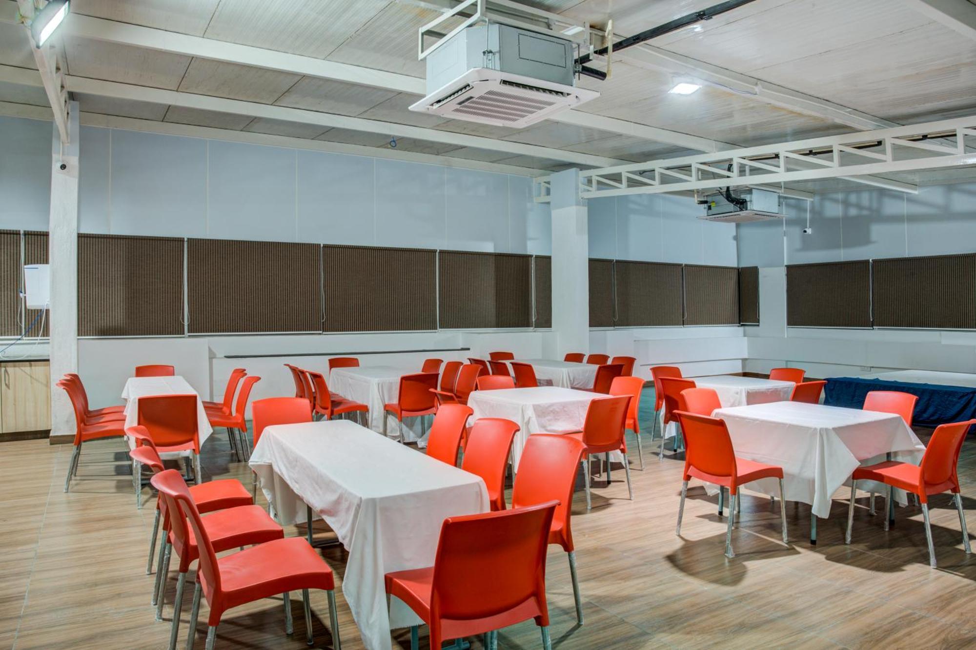 Hotel Sterling Inn Bangalore International Airport Yelahanka Esterno foto